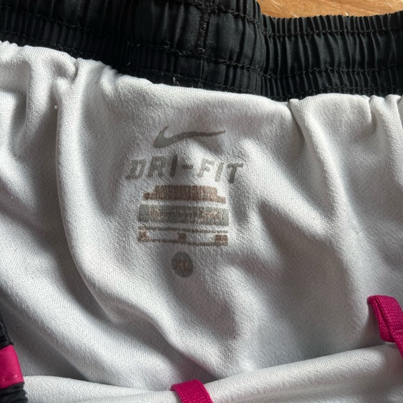 (287) PINK NIKE SHORTS - Picture 3 of 7